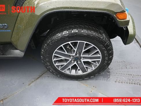 Used 2024 Jeep Wrangler High Altitude AWD/4WD image 32