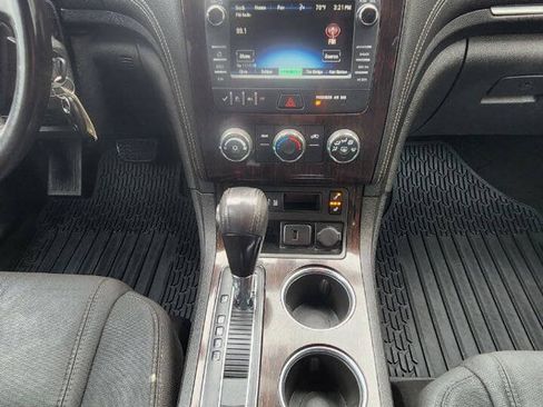Used 2017 Chevrolet Traverse LT w/ Style and Technology Package FWD image 13