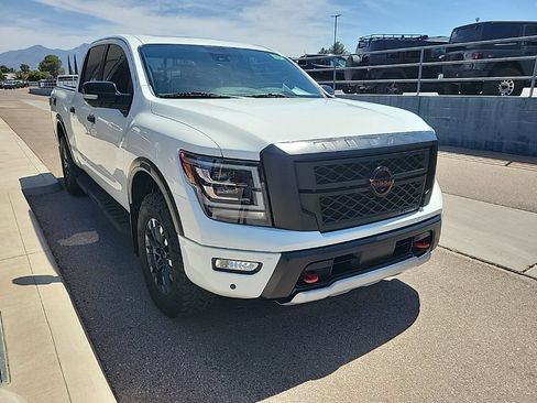 Used 2024 Nissan Titan PRO-4X w/ Pro-4x Convenience Package AWD/4WD image 10