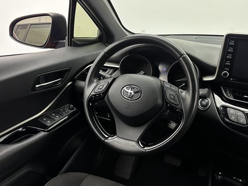 Used 2019 Toyota C-HR XLE image 25