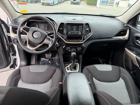 Used 2018 Jeep Cherokee Latitude image 14