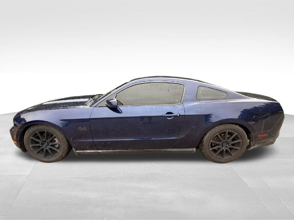 Used 2010 Ford Mustang Coupe RWD image 3