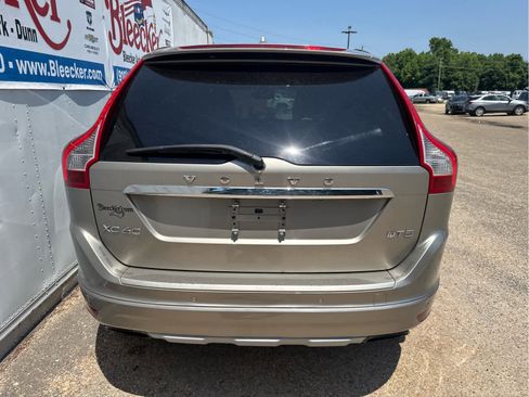 Used 2016 Volvo XC60 T5 Premier w/ Proximity Package FWD image 4