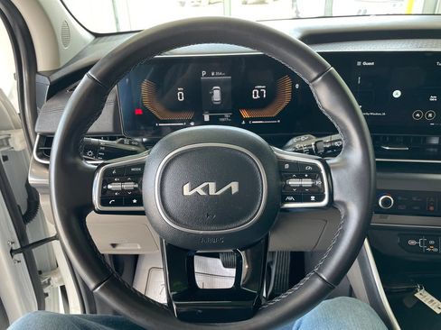 Used 2026 Kia Carnival FWD image 15