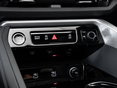 New 2025 Audi Q5 Premium image 16