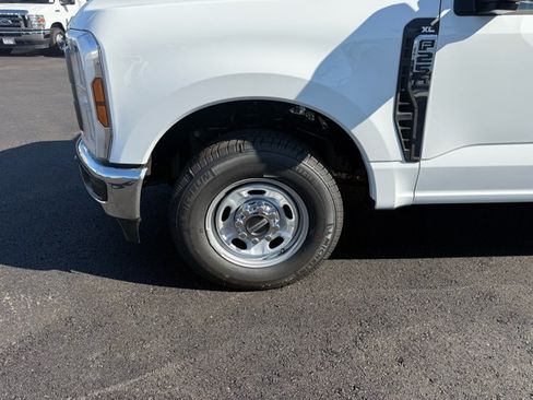New 2026 Ford F250 XL w/ XL Chrome Package RWD image 26