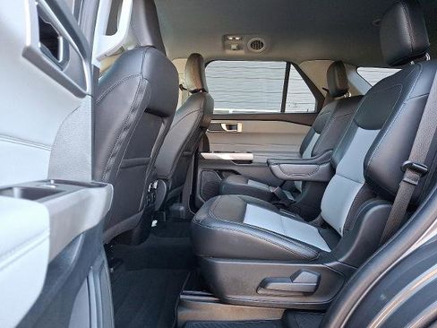 Certified 2022 Ford Explorer XLT w/ Equipment Group 202A image 9