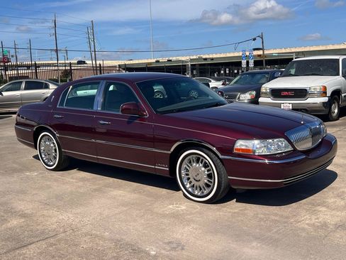 Used 2006 Lincoln Town Car Signature RWD image 10