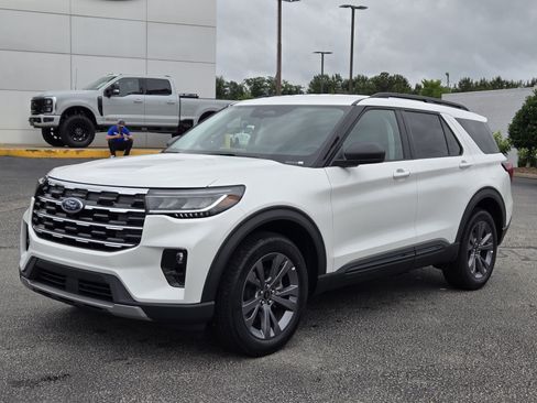 New 2026 Ford Explorer Active w/ Active Comfort Package AWD/4WD image 2