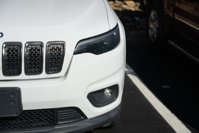 Used 2019 Jeep Cherokee Latitude Plus w/ Cold Weather Group AWD/4WD image 7