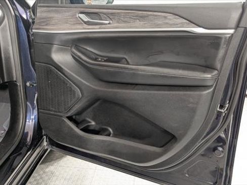 Used 2023 Jeep Grand Cherokee L Limited w/ Luxury Tech Group II image 19