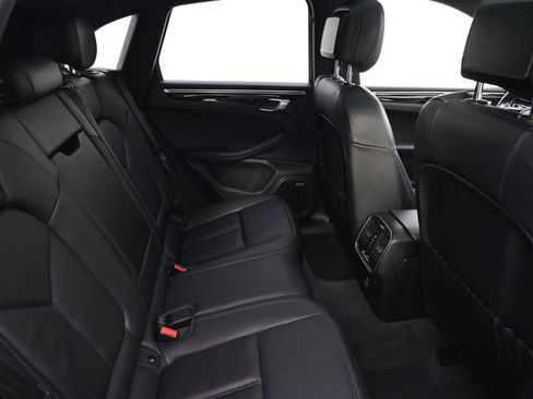 Used 2022 Porsche Macan AWD/4WD image 18