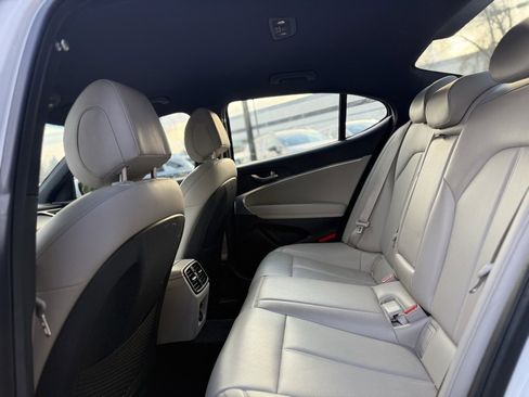 Used 2022 Genesis G70 2.0T image 21