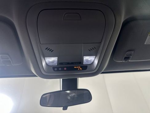 Used 2021 GMC Acadia SLE image 25