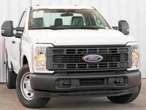 Used 2025 Ford F350 XL w/ XL Driver Assist Package image 4