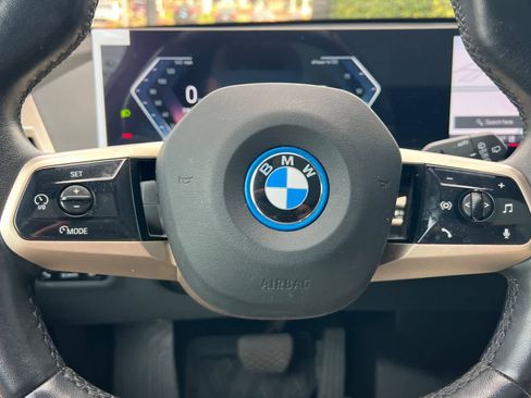 Used 2025 BMW iX xDrive50 w/ Premium Package AWD/4WD image 26