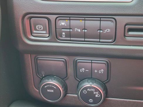 Used 2022 Chevrolet Tahoe Premier RWD image 13