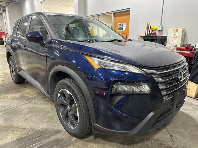 Used 2024 Nissan Rogue SV AWD/4WD image 2