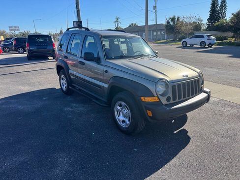 Used 2006 Jeep Liberty Sport image 2