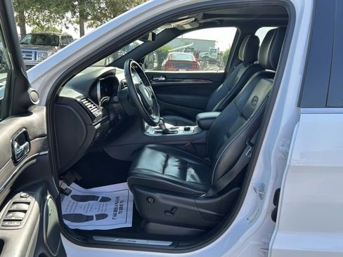 Used 2019 Jeep Grand Cherokee Overland image 16