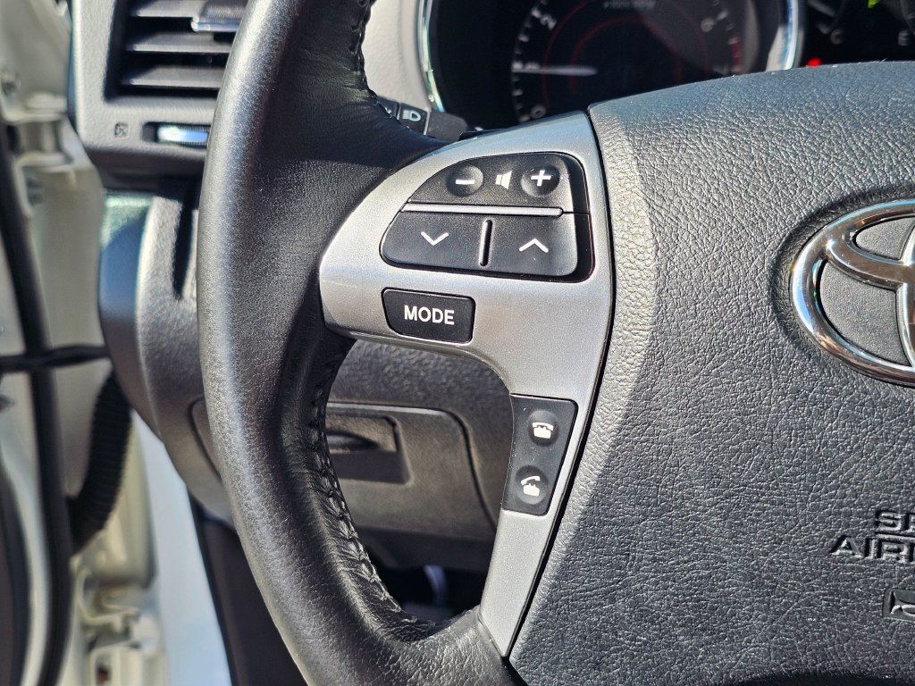 Used 2013 Toyota Highlander Limited AWD/4WD image 29