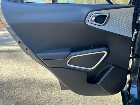 Used 2023 Kia Soul S image 23