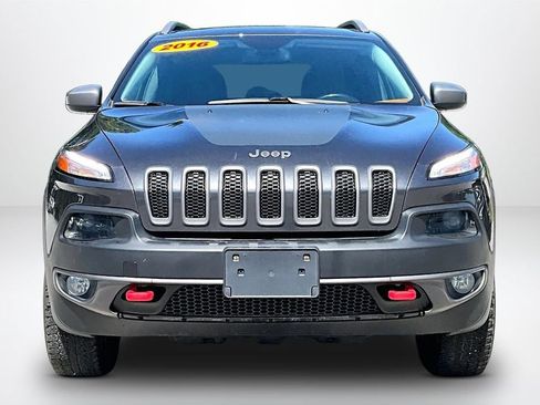 Used 2016 Jeep Cherokee Trailhawk w/ Cold Weather Group AWD/4WD image 2