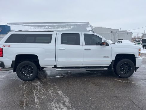 Used 2018 Chevrolet Silverado 2500 High Country w/ Duramax Plus Package image 6