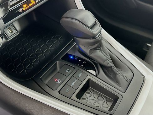 Used 2025 Toyota RAV4 XLE w/ Convenience Package image 25