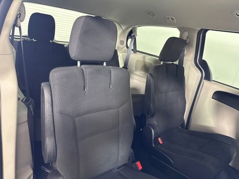 Used 2020 Dodge Grand Caravan SE w/ UConnect Hands-Free Group image 24