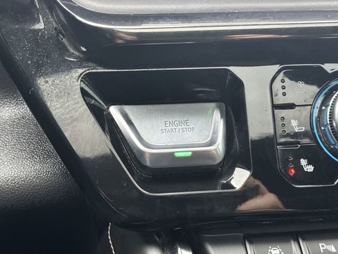 Used 2022 GMC Sierra 1500 AT4X image 17