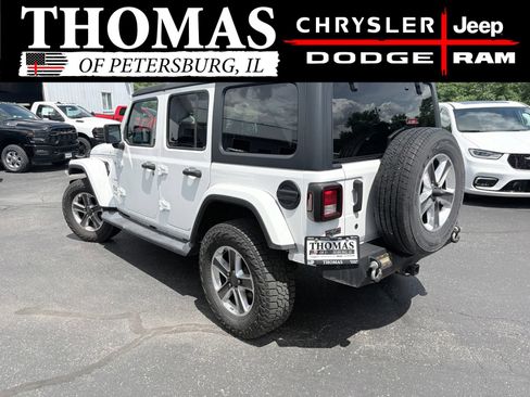 Used 2019 Jeep Wrangler Unlimited Sahara AWD/4WD image 10