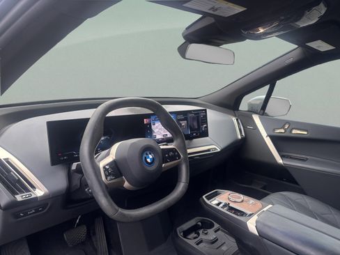 Used 2023 BMW iX xDrive50 w/ Premium Package image 17