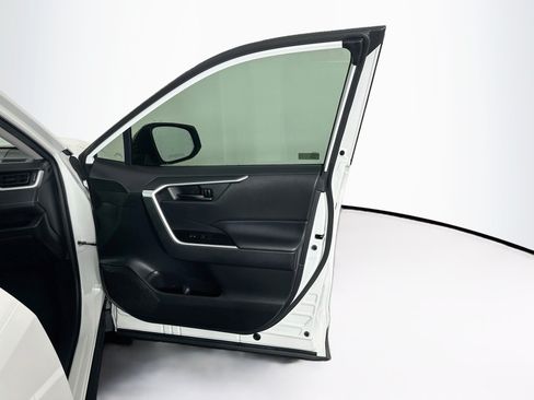 Used 2021 Toyota RAV4 LE FWD image 30