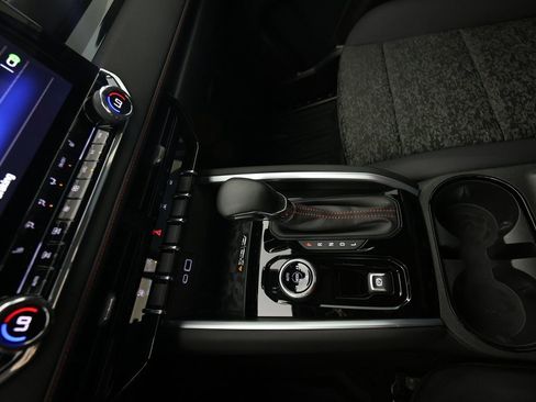 Used 2024 Chevrolet Colorado Z71 w/ Z71 Convenience Package 2 image 32