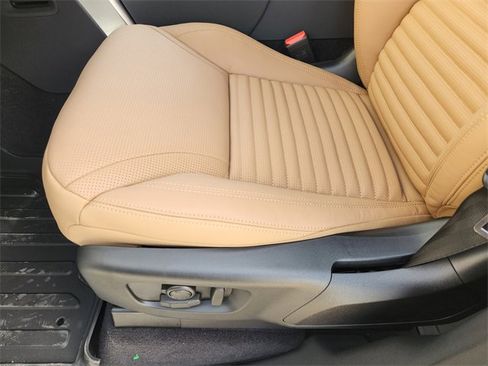 New 2026 Land Rover Discovery Limited Edition image 15