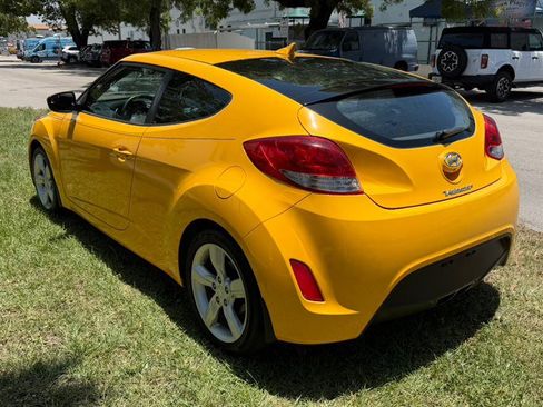 Used 2015 Hyundai Veloster FWD image 7