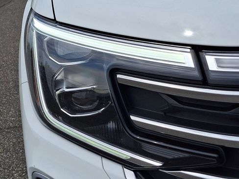 Used 2025 Volkswagen Atlas SE FWD image 9