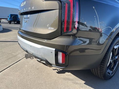 Used 2024 Kia Telluride EX w/ EX Captain's Chair Package image 15