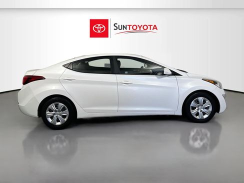 Used 2016 Hyundai Elantra SE image 2