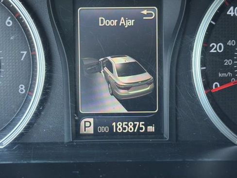 Used 2015 Toyota Camry SE FWD image 16