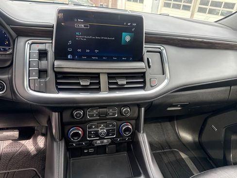 Used 2022 Chevrolet Tahoe Z71 w/ Luxury Package AWD/4WD image 19