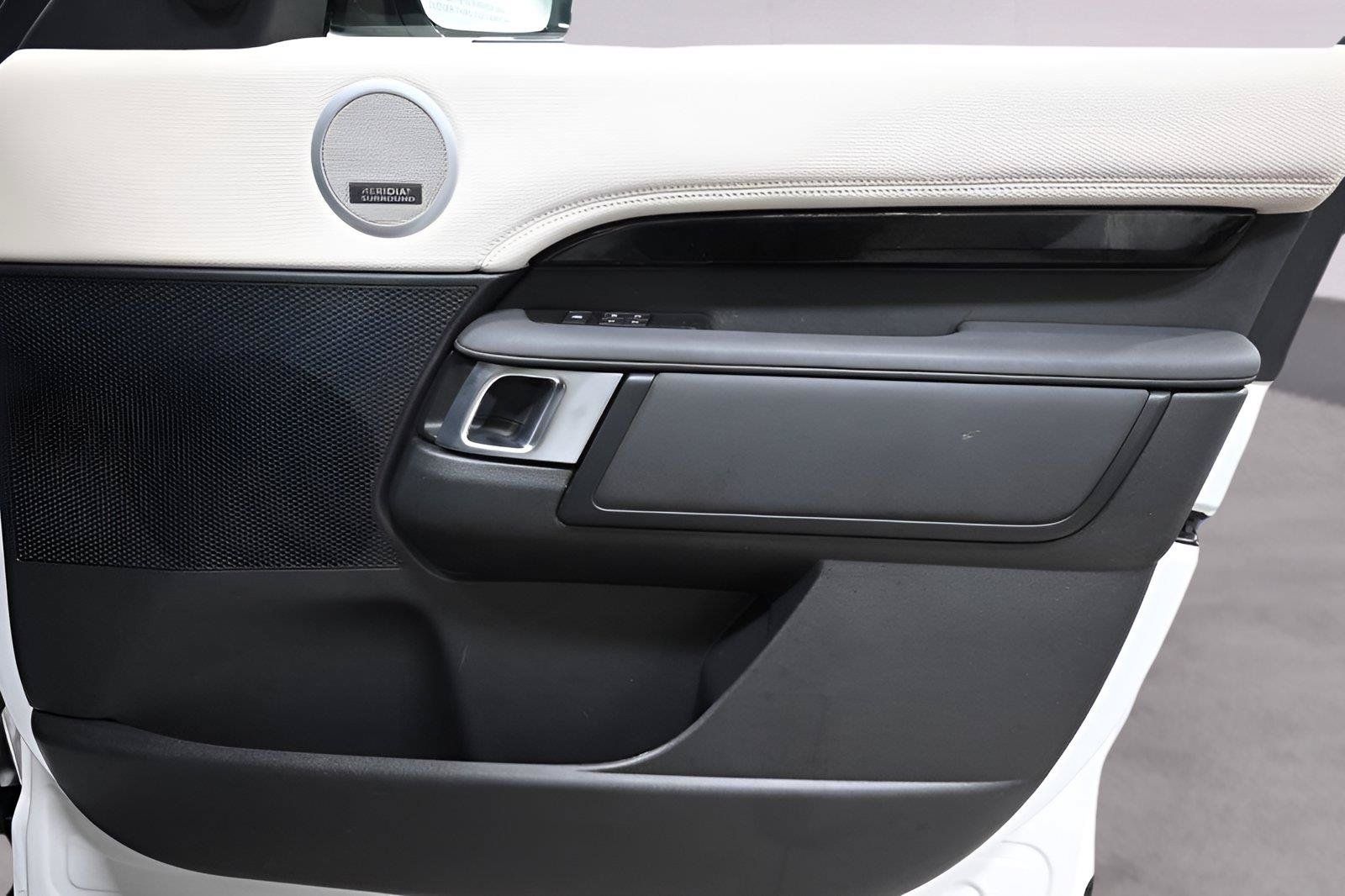 Used 2022 Land Rover Discovery HSE R-Dynamic AWD/4WD image 21