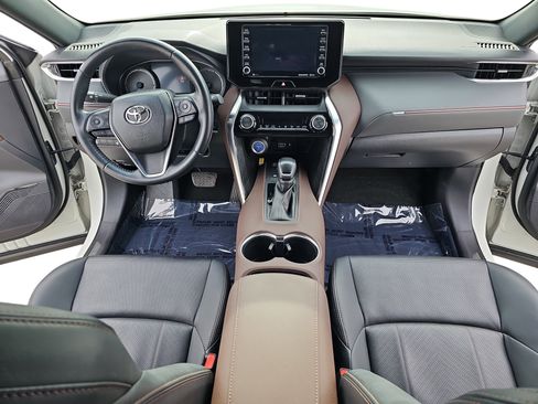 Used 2021 Toyota Venza XLE w/ Softex Package image 9