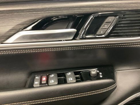 Used 2023 Jeep Wagoneer L Series III w/ Premium Group I image 20