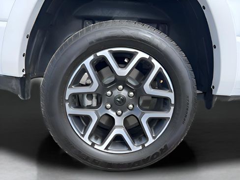 Used 2025 RAM 1500 Laramie AWD/4WD image 19
