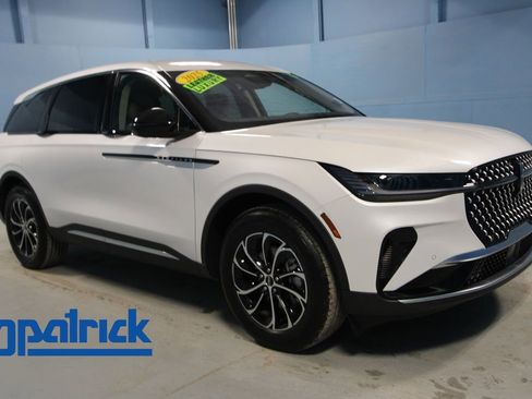 Used 2025 Lincoln Nautilus Premier AWD/4WD image 1