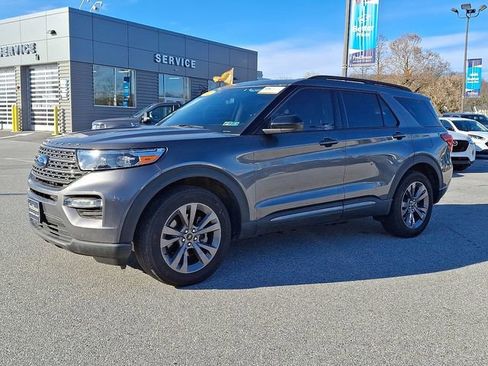 Certified 2022 Ford Explorer XLT w/ Equipment Group 202A image 6