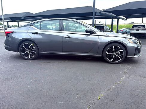 Used 2024 Nissan Altima 2.5 SR image 4