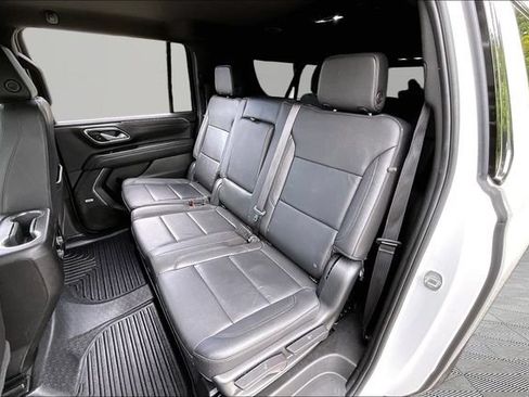 Used 2023 Chevrolet Suburban LT RWD image 16